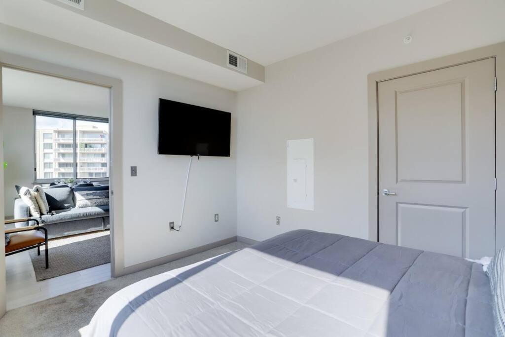 Amazing 2Br Apartment At Crystal City Arlington Exterior photo