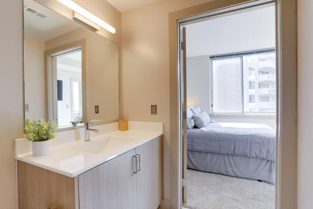 Amazing 2Br Apartment At Crystal City Arlington Exterior photo